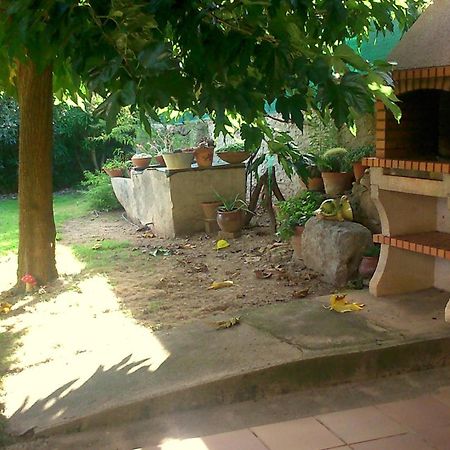 Cal Xaiet Pension Llampaies Buitenkant foto