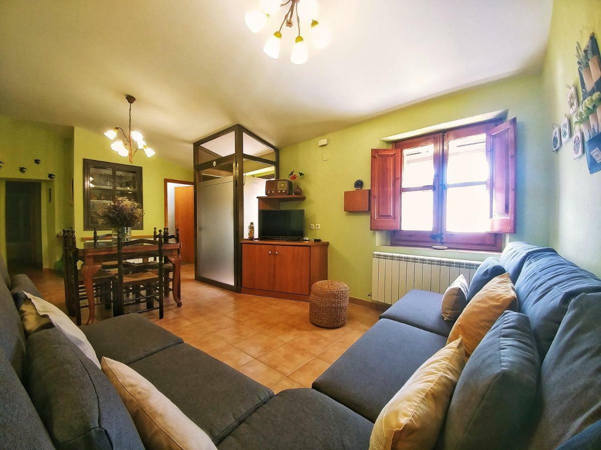 Cal Xaiet Pension Llampaies Buitenkant foto
